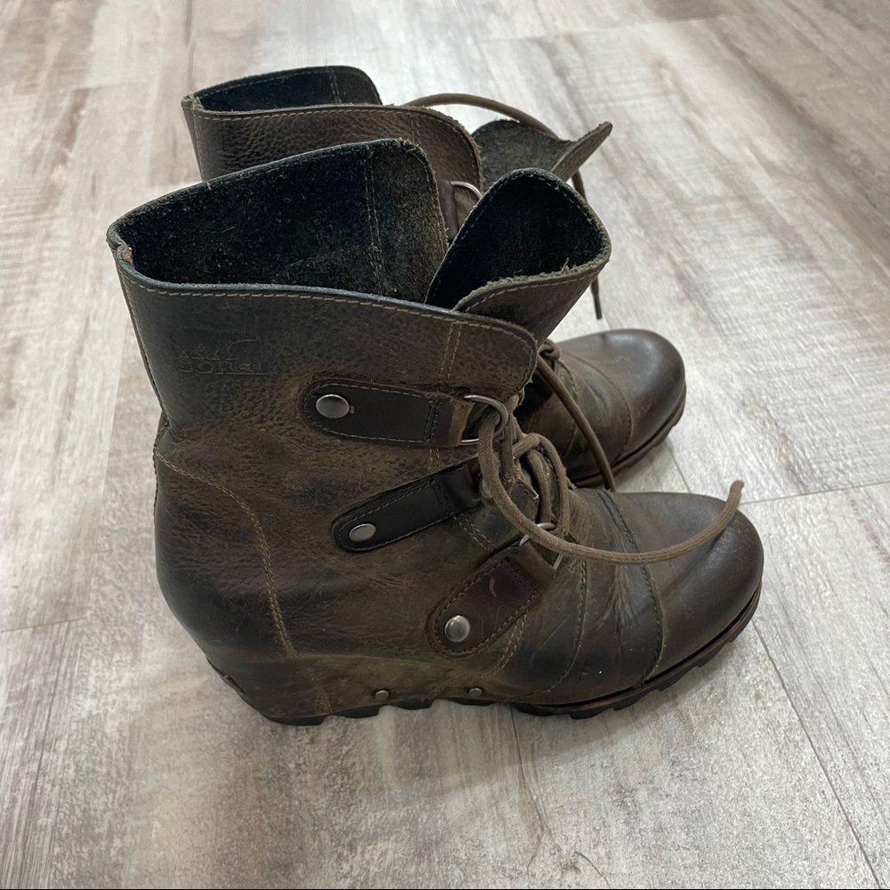 Sorel Joan of Arctic Wedge Lace Up Leather Boots Size 7